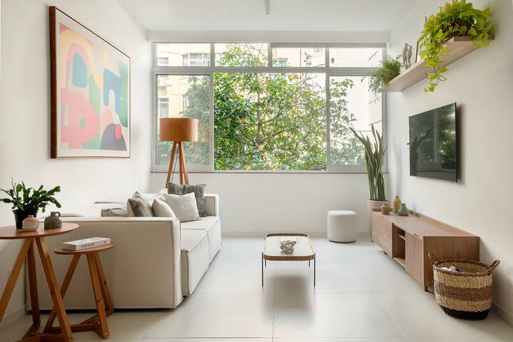 Renovated Stylish 2BR in Ipanema, Steps to Beach