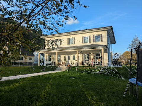 Beautiful, family-friendly new apartment in nature