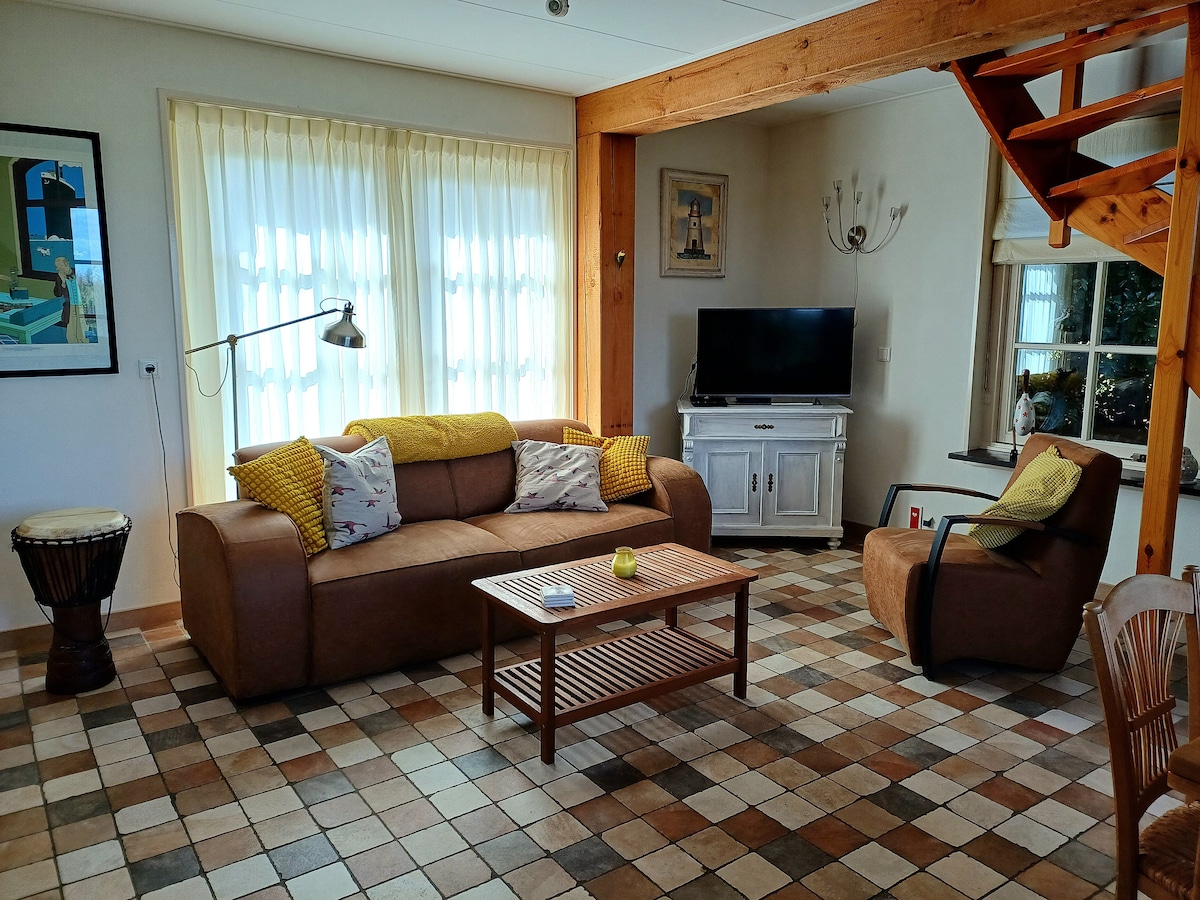 Popular Airbnb listing: knus huisje midden in natuurgebied in Schagen