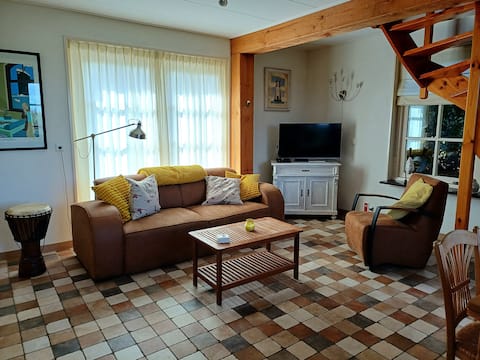 Popular Airbnb listing: cozy cottage in the middle of nature reserve in Schagen