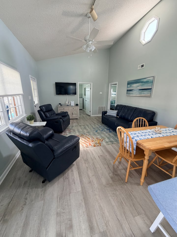 3 Br Beach House - 2 Min Walk To Beach! - Topsail Island, NC