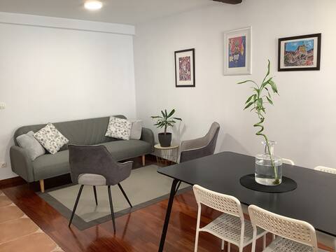 Airbnb con mejor rendimiento: 100 meters from the Cathedral, -3rd -Gallery -Duplex en Santiago De Compostela