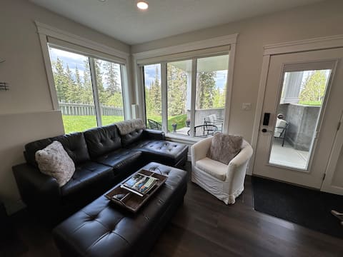 Top Airbnb: Mountain Villa Guesthouse in Hinton