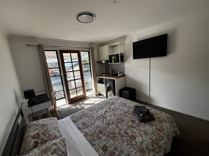 Private Studio 2 With Ensuite, Sep Entry & Balcony - Gold Coast