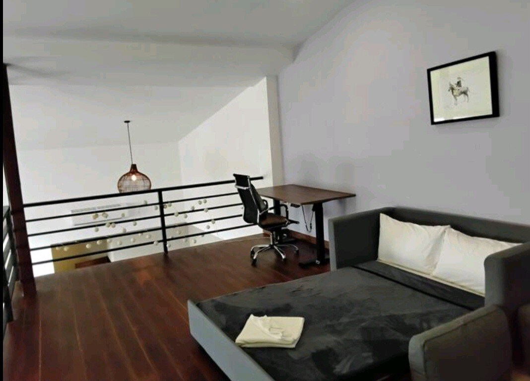 Sofá cama adicional en el altillo