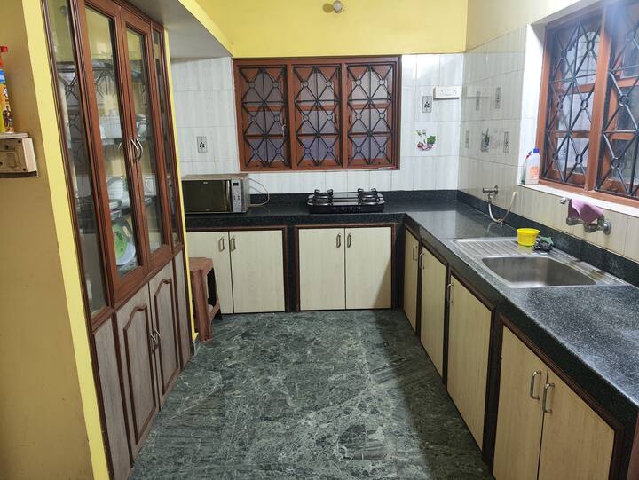 Full kitchen image 1