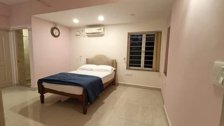 Bedroom 2 image 1