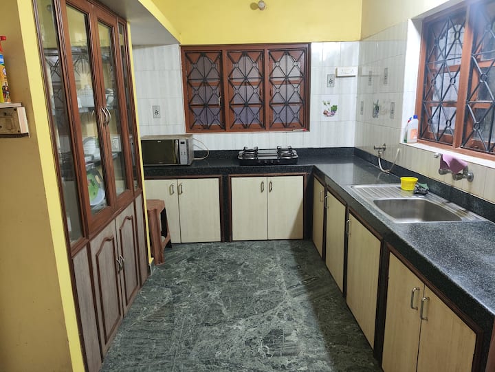 Full kitchen image 2