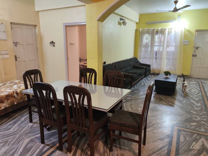 Dining area image 1