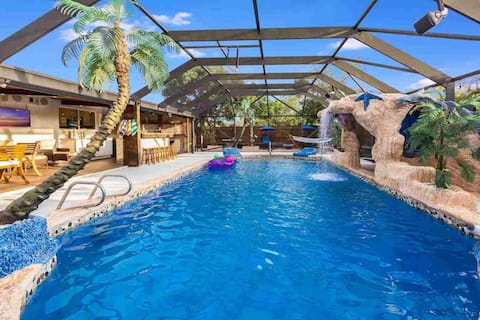 Family Villa: Heated Pool Waterfall Year-Round Fun