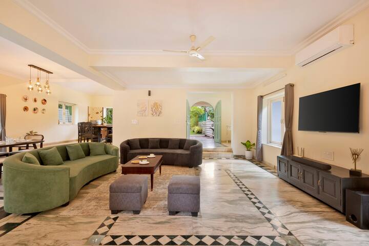 Living room image 4