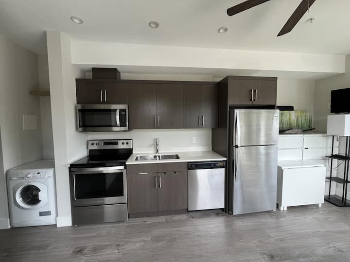 Cozy Studio Apartment In Kelowna - Kelowna