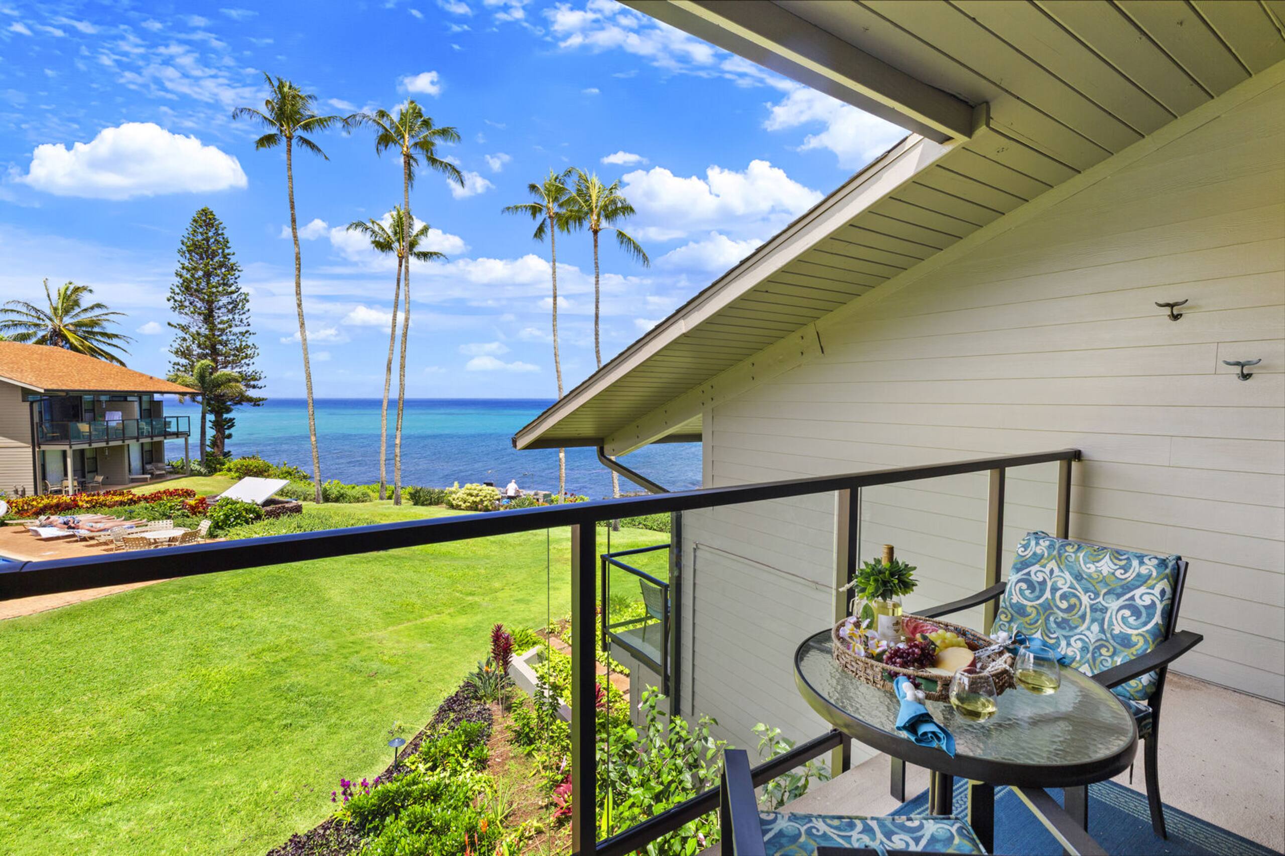 Condo in Lahaina · ★4.5 · 2 bedrooms · 2 beds · 2 baths - Image 2