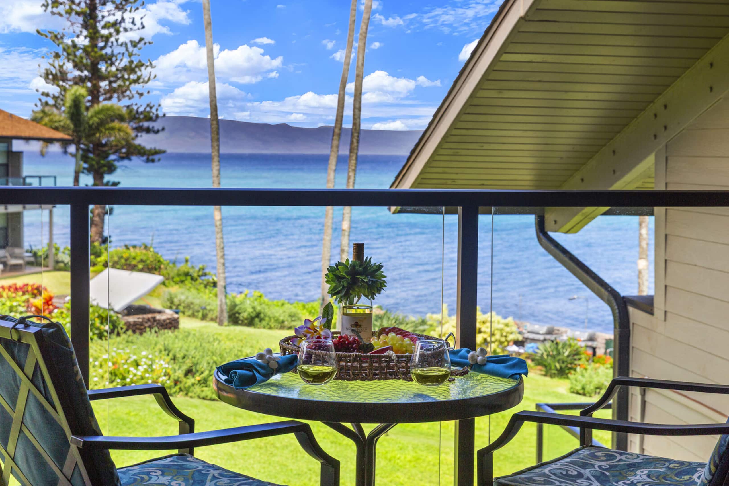 Condo in Lahaina · ★4.5 · 2 bedrooms · 2 beds · 2 baths - Image 1