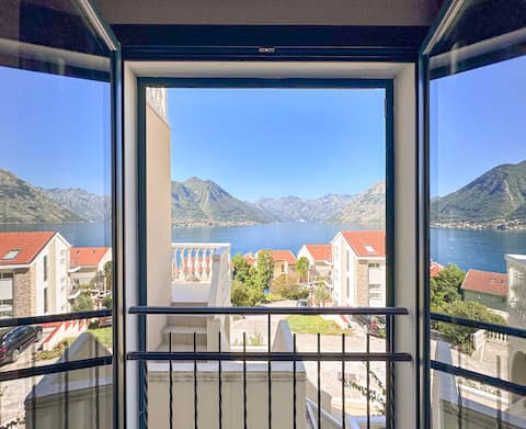 Apartment WOW view, swim. pool and parking
