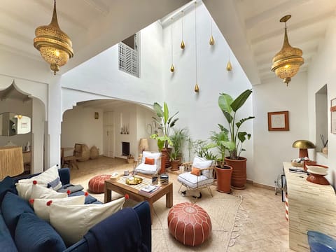 Riad Berbine - private with a Heated Rooftop Pool