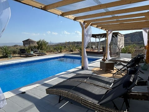 The Dream of Andalusia, The Poolhouse