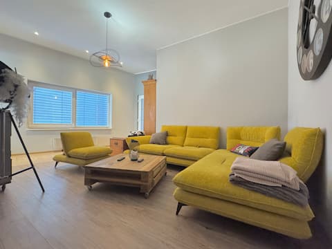 Aux Grains de Raisin - Village house with courtyard