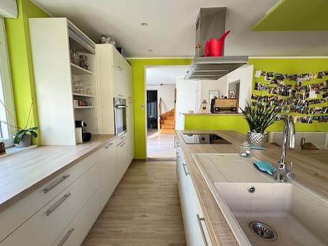 Aux Grains de Raisin - Village house with courtyard