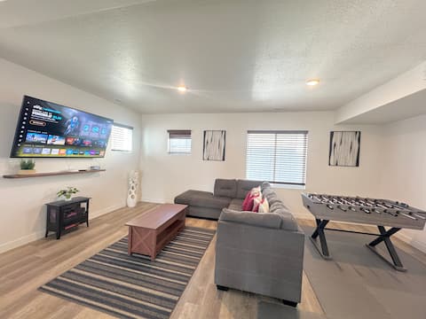 Popular Airbnb listing: Modern Townhouse w/ All Kings and Private Rooftop in West Valley City