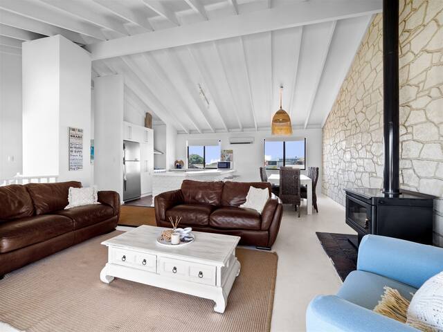 Gamesroom Oceanview Multiple Families beach