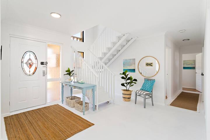 Families-Steps to ocean Games-room Pets