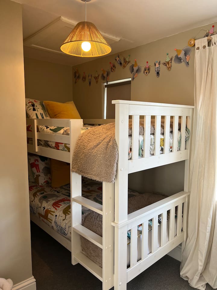 Safari thema stapelbed kamer, geschikt voor kinderen!