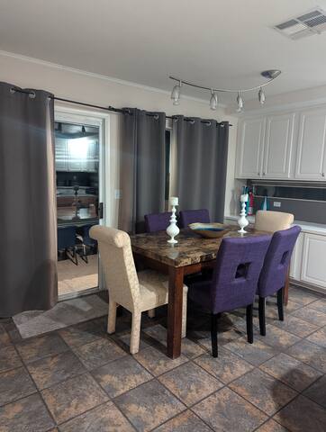 Huge Private Pool/HotTub/BBQ! 15 min to Strip! gallery image 4