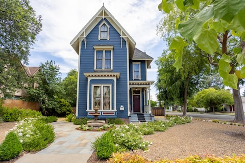 Historic Home in Downtown for a Couple or Group