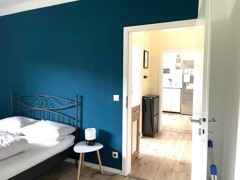 City apartment near the lake, free parking & towel