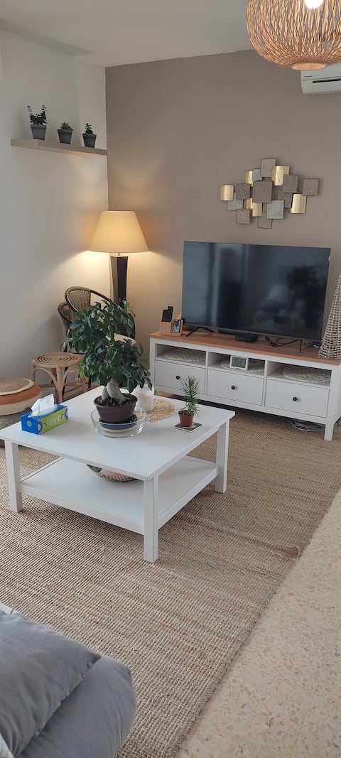 Annonce Airbnb populaire: Océane Sea View Apartment + Underground Parking à Canet En Roussillon