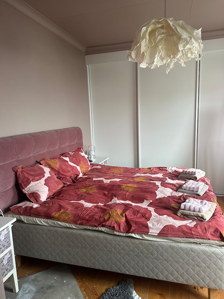 Spálňa 1, manželská posteľ 180 cm