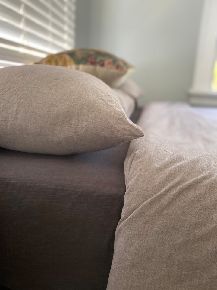 1 krevat dopio "queen" 