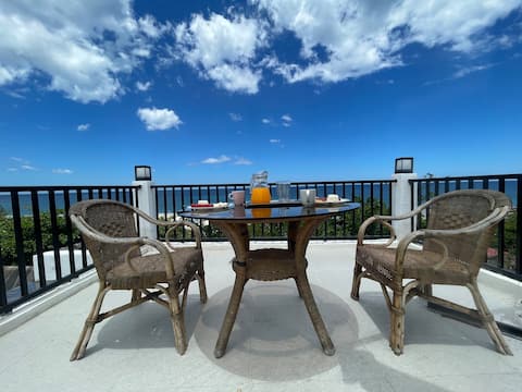 Guada’s 4 BR home for 20 w/ pool & beach cottage