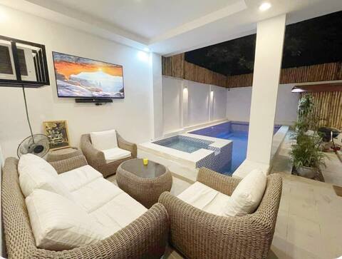 Guada’s 4 BR home for 20 w/ pool & beach cottage