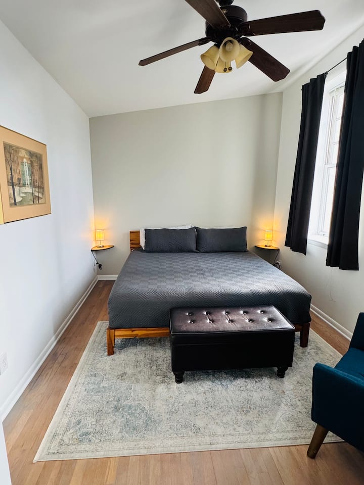 舒适的加大双人床