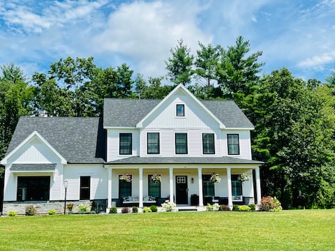 5 miles to Saratoga Race Course| Firepit |Sleeps 8
