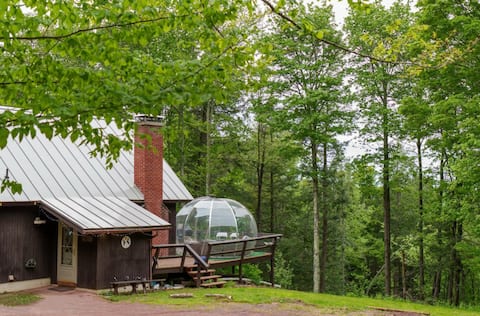 White Holiday Cozy Chalet Pool/Hot Tub/bubble room