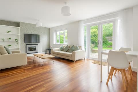 Contractors | Relocators | Free Parking Long Stays