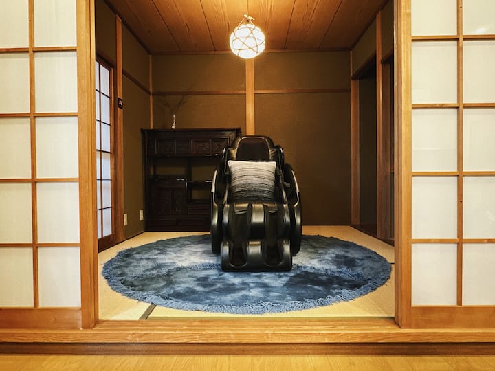 Traditional Japanese style room.2 Japanese tatami mats can be placed when there are more guests.5-star hotel quality bedding, air-conditioned wardrobe and other necessities.