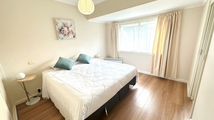 Master Bed Room with ensuite Bathroom, Vanity, toilet, walking shower.
One King-sized bed (1830mm*2030mm) accommodates two adults. 
Openable Window with fresh air and garden view，2 wireless and USB phone charging station, dimmable light