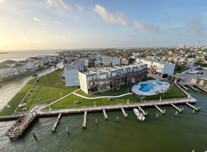 Boats Slips, Boat Parking, Fishing Pier, Pool! - Port Aransas, TX