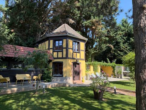 Parc du Séquoia 4*: The apiary near Colmar