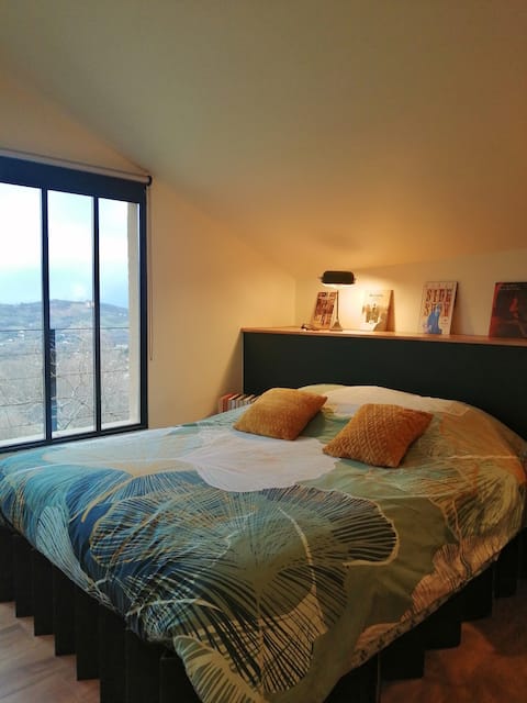 Studio surrounded by nature, hot tub, sauna, massage