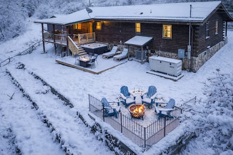 Ascension Cabin: hot tub, fire pit, pet friendly