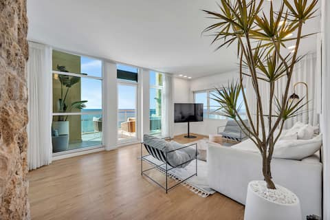 Luxury Apartment first line to the beach