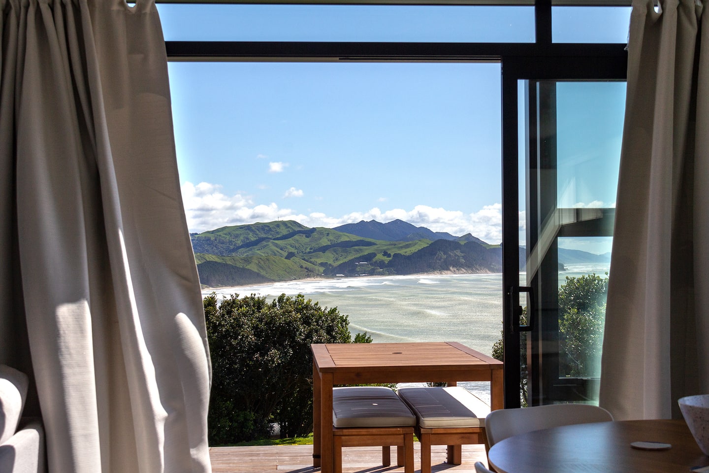 Castlepoint Modern Holiday Home - Seaviews 4