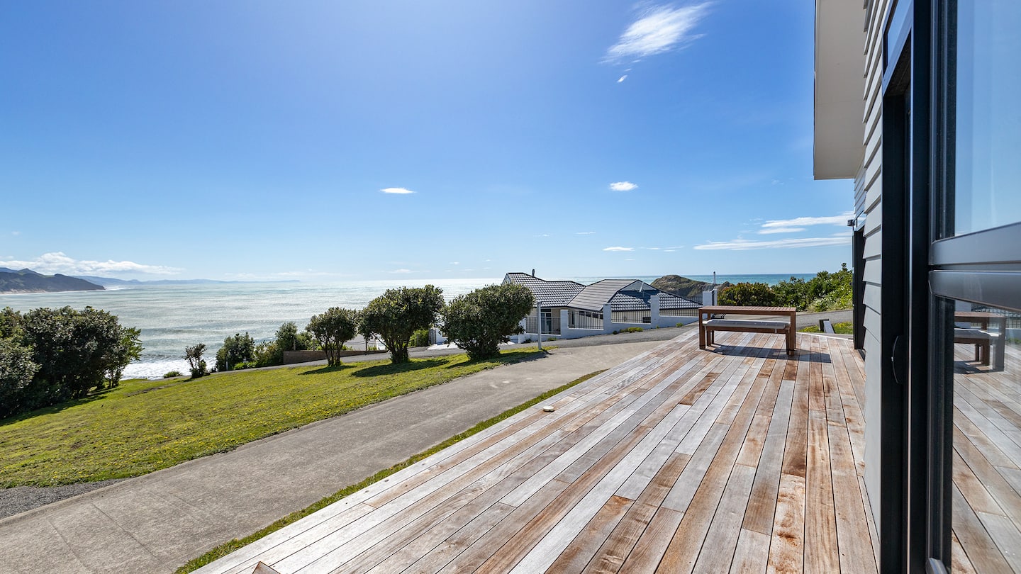 Castlepoint Modern Holiday Home - Seaviews 2