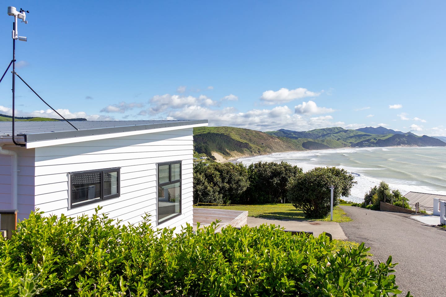Castlepoint Modern Holiday Home - Seaviews 1
