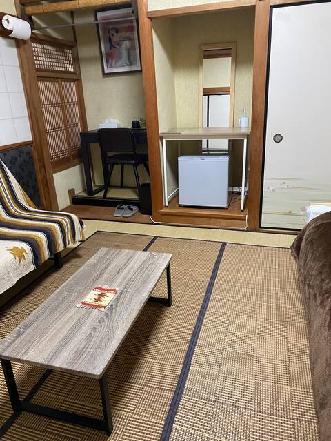 Relaxed Japanese-style private room